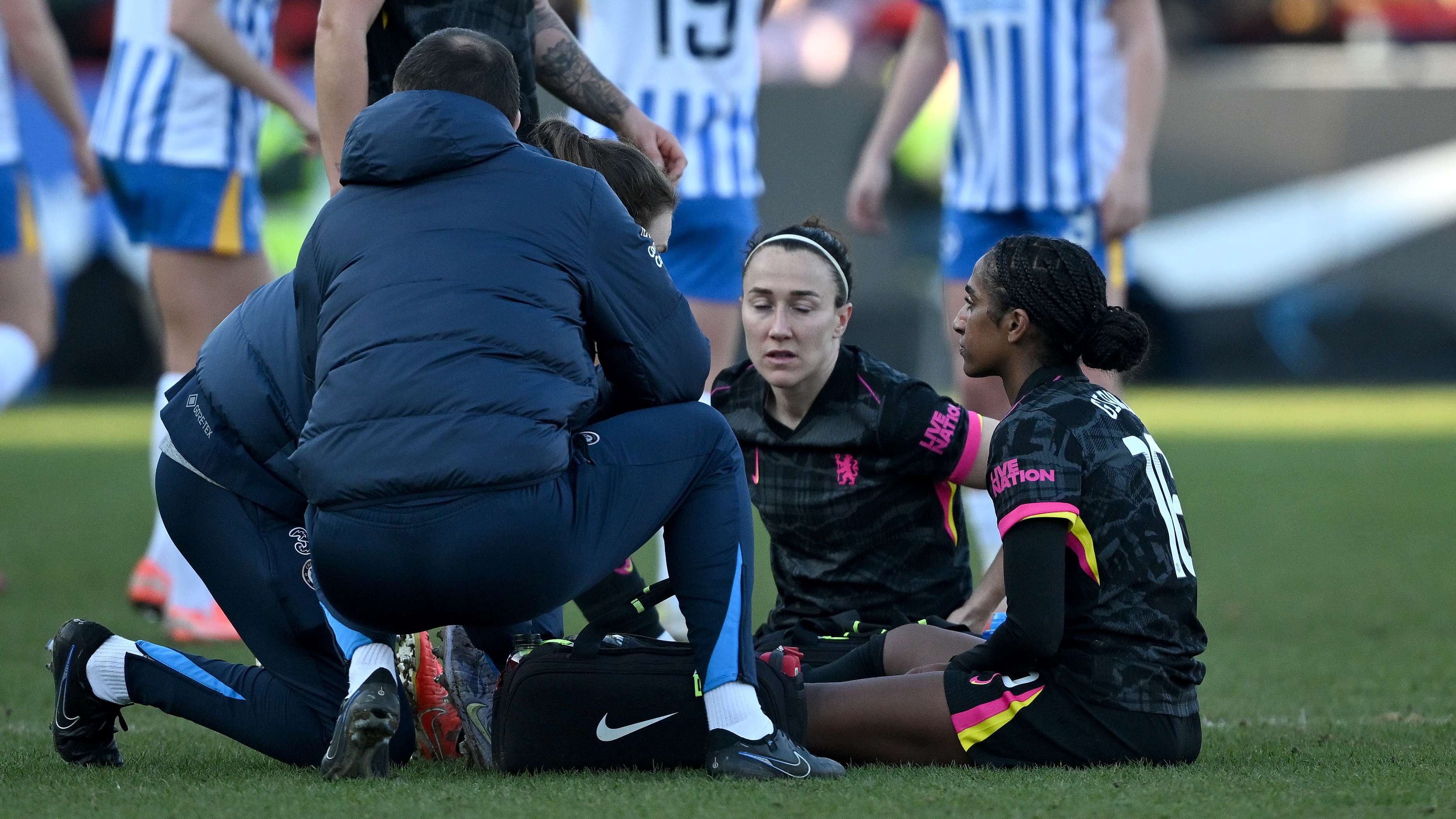 毫无悬念地 毫无悬念地